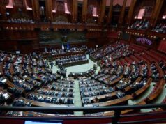 Berlusconi, attacco M5S durante commemorazione: Forza Italia lascia Aula