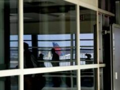 Bagaglio a mano incluso nel biglietto aereo, la stretta Ue: rischio rincari