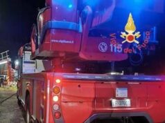 Roma, finisce con lo scooter contro guardrail: morto 56enne