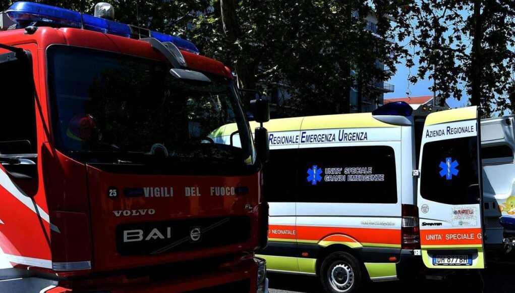 Frontale tra auto e bus con a bordo studenti, incidente a Maniago (Pordenone): un morto