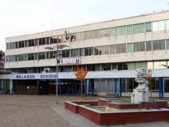 Collegno, commemorazione Berlusconi: M5S esce dall’aula palazzo civico comune di collegno