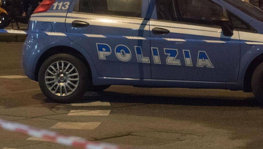 Roma, pestato e ridotto in fin di vita a Termini: in 4 portati in commissariato dalla polizia