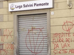 Scritte “no vax” sulla sede della Lega di Vercelli lega vercelli no vax