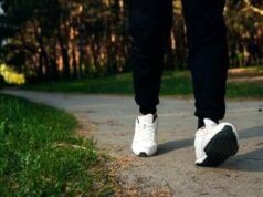 Camminare veloce è una ‘medicina’, lo studio: bastano 15 minuti al giorno