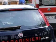 Lucca, donna uccisa a coltellate in strada dal marito