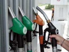 Benzina e diesel, prezzi ancora in calo: verde self ai minimi dell’anno