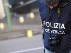 Bologna, 15enne aggredito da due ragazzi: accoltellato a volto e petto