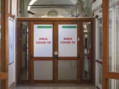 Covid, picco a Natale: ecco chi rischia il ricovero