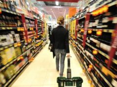 Inflazione Italia, nel 2023 “costata 1.796 euro a famiglia”