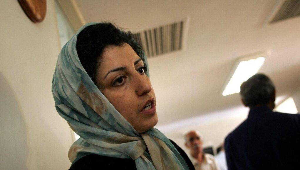Iran, “Narges Mohammadi non sta bene: Nobel per la Pace due volte in ospedale dopo arresto”