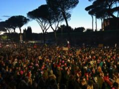 25 novembre, donna con bandiera Palestina aggredita al corteo a Roma