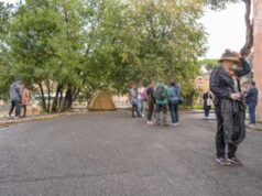 Colosseo, la denuncia di Rocca (FdI): ”Tende, indumenti e rifiuti, zona nel degrado”