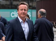 Gb, ex premier David Cameron curato per tumore alla prostata