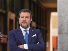 Gioielliere condannato per aver ucciso rapinatori, Salvini lo chiama: “Riformeremo la giustizia”