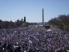 In migliaia alla marcia per Israele a Washington: “No al cessate il fuoco”