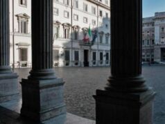 Manovra 2024, governo offre correzione taglio pensioni medici: no da Cgil e Uil