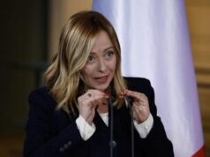 Meloni in Senato, microfono in tilt e botta e risposta con Renzi