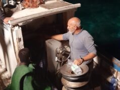 Migranti, pescatore Lampedusa: “Stremati e affamati, così li ho salvati”