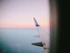 Partorisce su volo Amman-Londra, atterraggio d’emergenza a Brindisi: mamma e bimba stanno bene