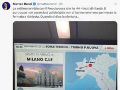 Renzi arriva in ritardo e ironizza: “Scusate, sul mio treno non c’era Lollobrigida”