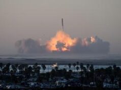 Space X, il razzo Starship di Elon Musk fatto esplodere in volo