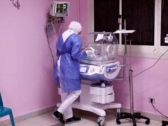 Uganda, 70enne partorisce due gemelli