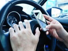 Video mentre guidano, sorpassi senza freccia e alta velocità: gli italiani al volante