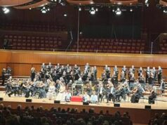 Attivisti Ultima Generazione su palco Santa Cecilia durante ‘Messiah’ di Haendel