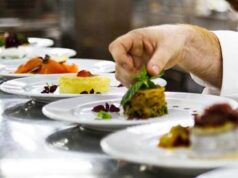 Chef top licenziato, nonnismo contro un assistente