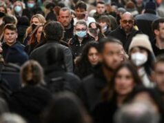 Covid, Ecdc torna a raccomandare le mascherine nei luoghi affollati