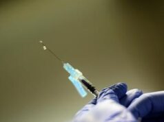 Covid Italia, ‘spallata’ del virus. I medici: “Vaccinatevi prima di Natale”