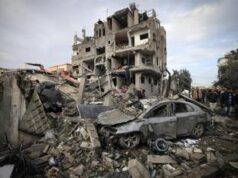 Gaza, 35 morti in attacco a campi profughi. Usa abbattono drone e missile Houthi