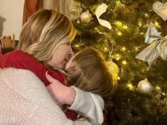 Giorgia Meloni, la foto con la figlia per gli auguri social