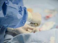 Ingoia scheggia di plastica, salvata bimba di 14 mesi a Bari