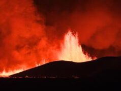 Islanda, erutta vulcano a Grindavik: evacuate migliaia di persone – Video diretta