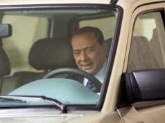 La Russa vende la Uaz Patriot di Berlusconi: la comprò dopo aver perso scommessa con Putin