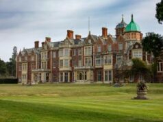 Largo alla famiglia di Camilla, a Natale a Sandringham si starà un po’ stretti