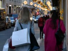 Natale, consumi in ripresa. Meloni: “Nessun colosso web potrà sostituire negozi vicinato”