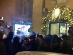 Protesta studenti a Roma, scontri con la polizia davanti Montecitorio – Video