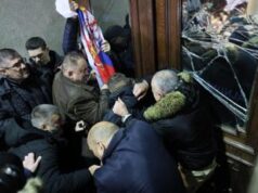 Serbia, proteste a Belgrado: disordini e richiesta di elezioni bis