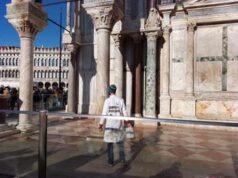 Venezia, blitz degli attivisti del clima contro la Basilica di San Marco