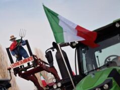 A1, protesta agricoltori blocca traffico: chiuso il casello di Orte
