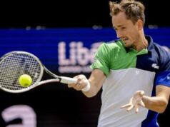 Australian Open, Medvedev in semifinale: Hurkacz battuto in 5 set