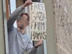 Cartello con “Gaza libera da Hamas”, fischi a manifestazione Milano