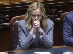 Da ‘Re Mida al contrario’ a ‘Regina dei tagli’, Conte e Schlein contro Meloni