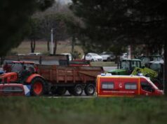 Francia, auto travolge agricoltori in protesta: morta una donna