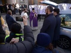 Giovanna Pedretti, oggi il giorno dei funerali. Il parroco: “Le parole fanno male, servono regole”