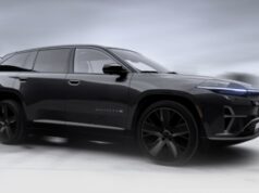 Il nuovo lussuoso interno della Jeep Wagoneer S 100% elettrica