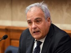 Ilaria Salis, il papà: “Trattamento non da essere umano, torturata per 35 giorni”