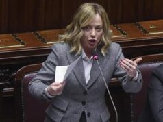Meloni alla Camera contro tutti, non arretra su Stellantis e ‘morde’ le opposizioni